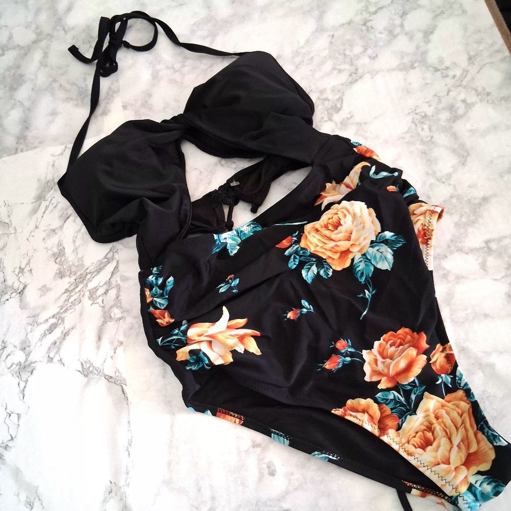 CUPSHE Black and Orange Roses One Piece Swimsuit Size XS Extra Small